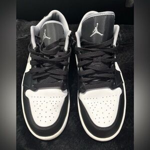 Jordan Sneakers in Black and Gray